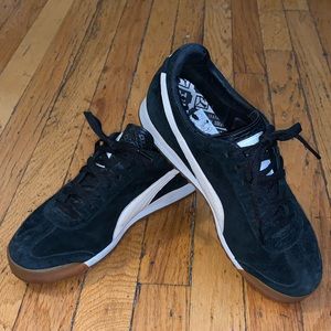 Puma Roma black suede